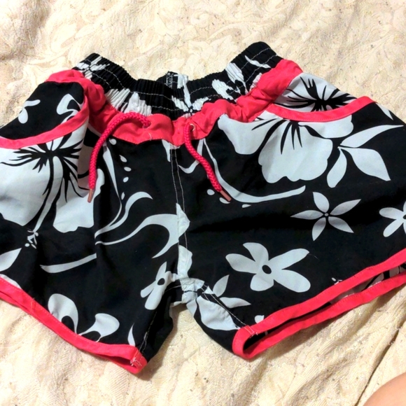 Beach shorts - Picture 1 of 1